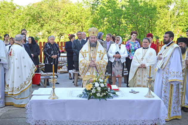 Biserica din Lipău, sfinţită de PS Iustin Sigheteanul