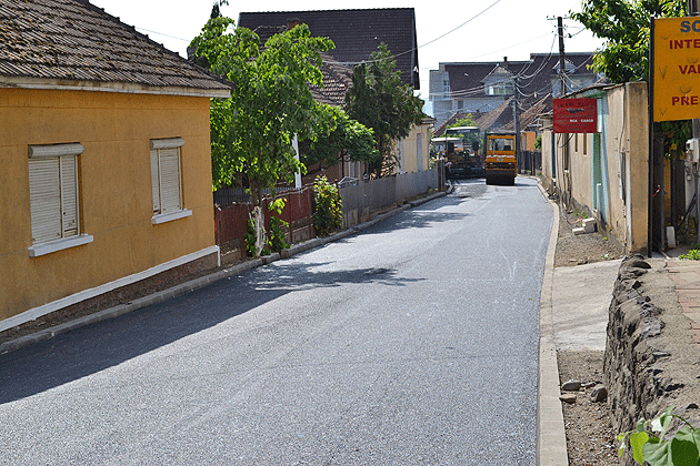 La Negreşti se lucrează intens la modernizarea străzilor