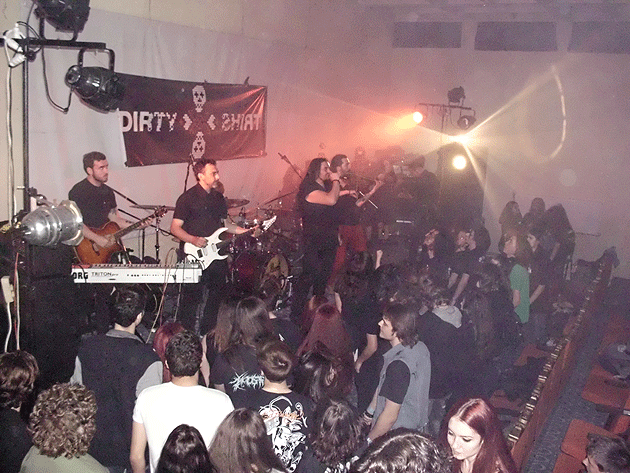 Show incendiar Dirty Shirt   la G.M. Zamfirescu