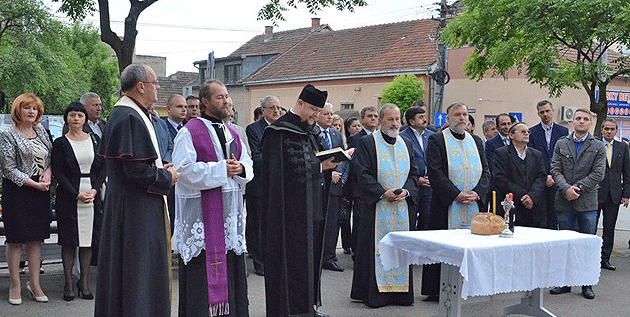 Victimele inundaţiilor din 1970, comemorate în Piaţa 14 Mai