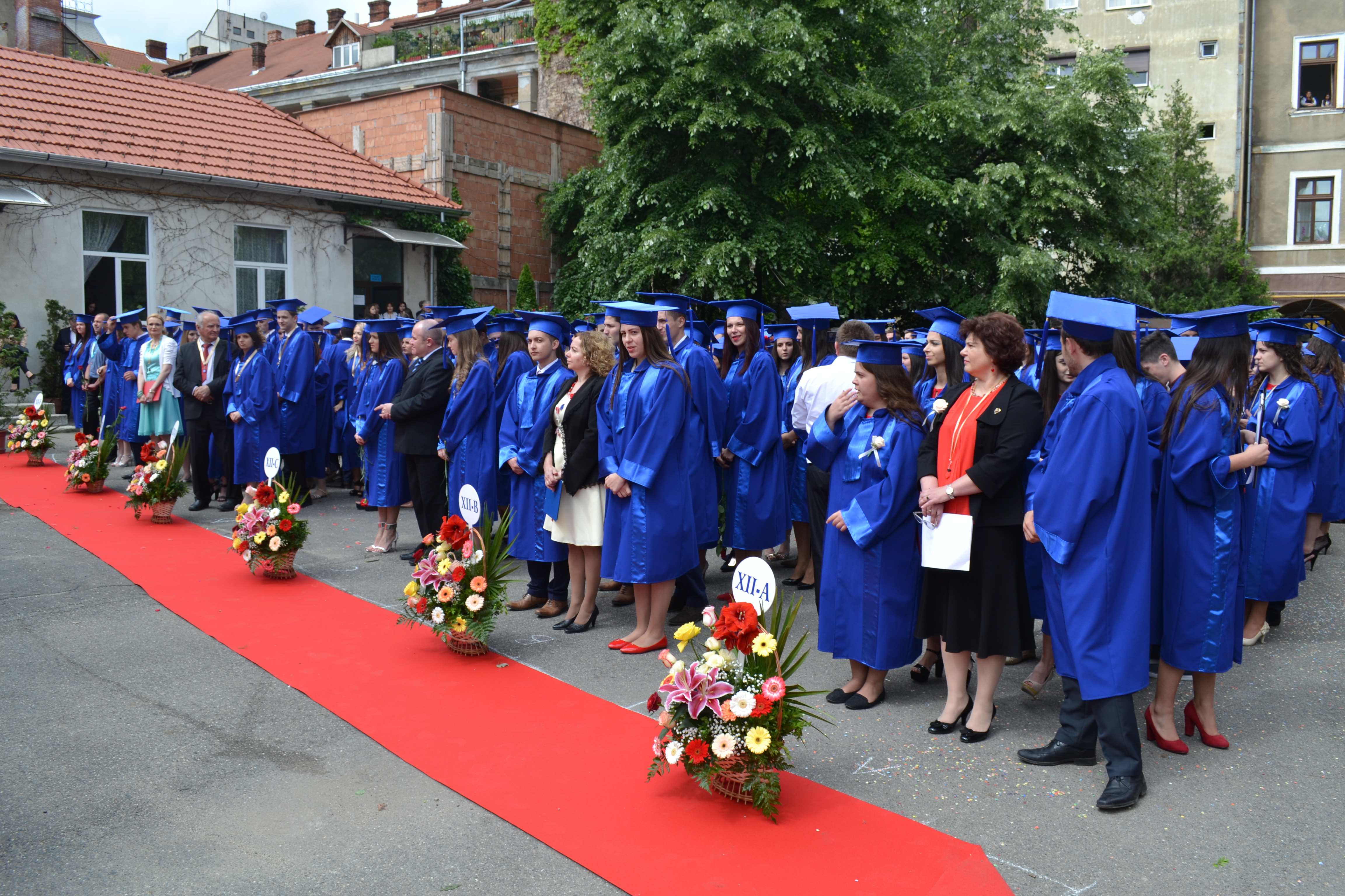 Absolvenţii de la „DOAMNA STANCA” şi-au luat ADIO de la anii de liceu