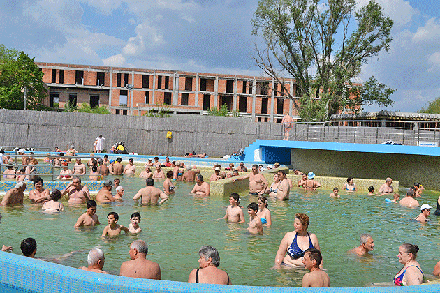 Ştrandurile din Sătmar, preferate de circa o mie de persoane