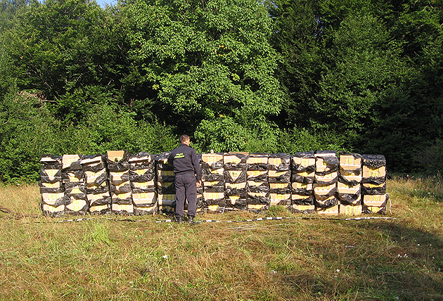 Peste 25.000 pachete de ţigări confiscate în aprilie