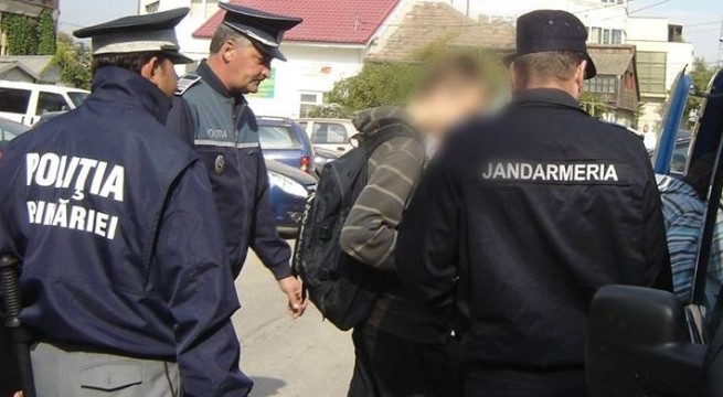 Weekend SĂLBATIC în JUDEŢ. BĂRBAŢI şi FEMEI s-au luat la palme, pumni şi picioare