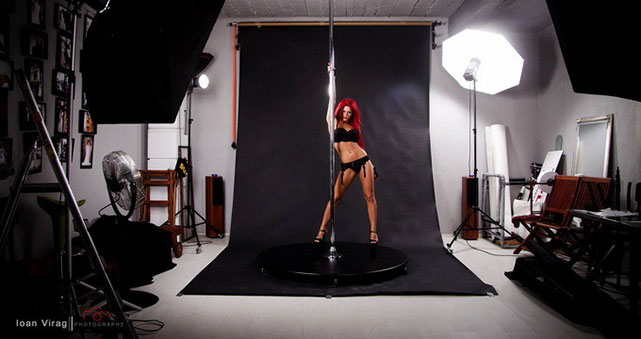 Cea mai sexy dansatoare la bara de la Romanii au Talent si-a innebunit fanii! Vezi imagini incendiare!