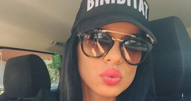 Mai sexy de atat nu se poate! Vezi cum s-a pozat printre asternuturi Andreea Tonciu!