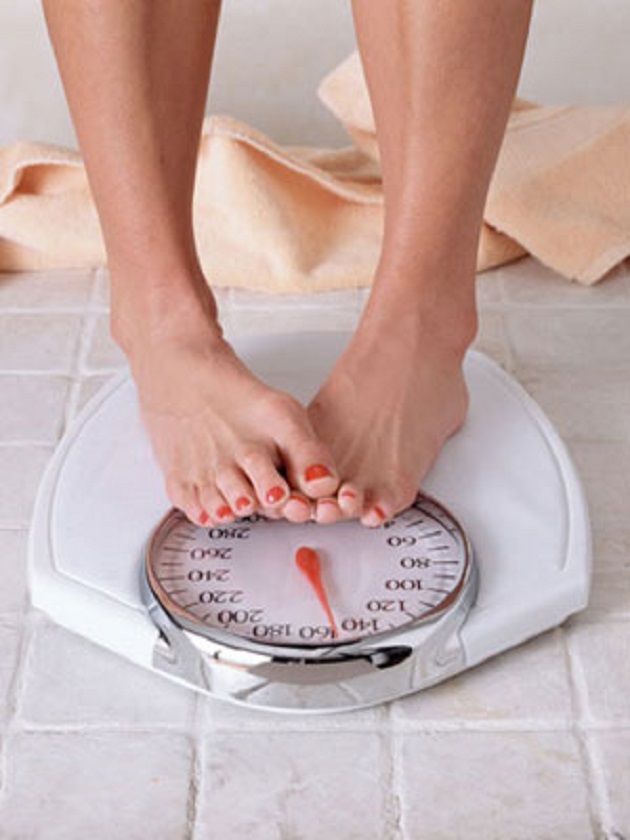 Urcarea zilnică pe cântar, o strategie bună pentru cei care încearcă să slăbească