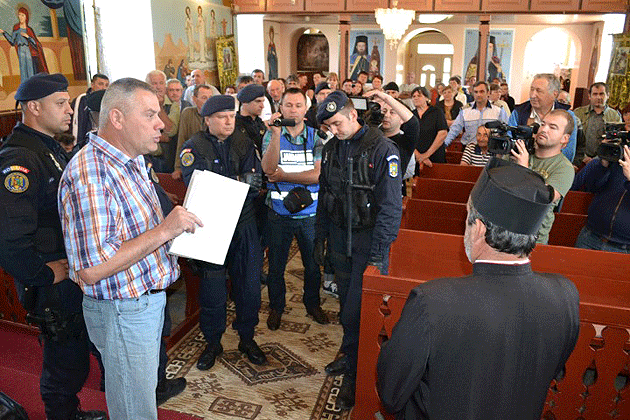 Conflictul dintre ortodocşi şi greco-catolici se lasă cu dosare penale