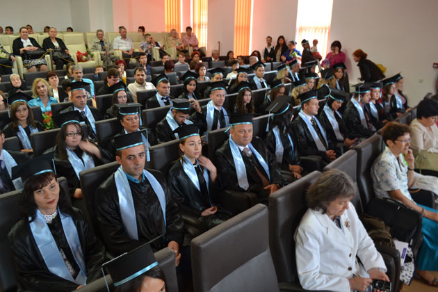 Curs festiv la Academia Comercială Satu Mare