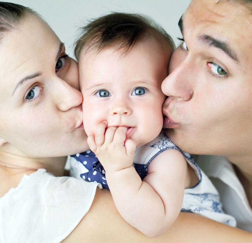 SĂTMĂRENII, tot mai interesaţi de ADOPŢII. Numărul COPIILOR adoptaţi CREŞTE  de la an la an