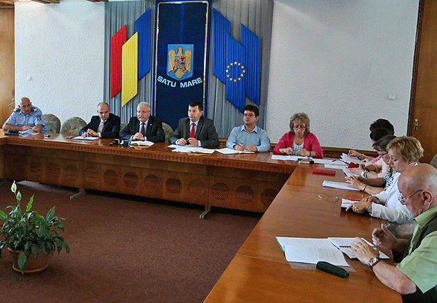 Primarii şi consilierii locali, rugaţi să îşi declare averile