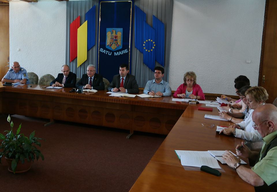 Funcţionarii publici şi primarii, SOMAŢI să îi RESPECTE pe sătmăreni