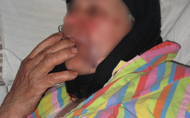 Două femei BĂTUTE măr în propria CASĂ Valea Seacă. FEMEILE, de 50 şi 80 de ani, au ajuns la SPITAL