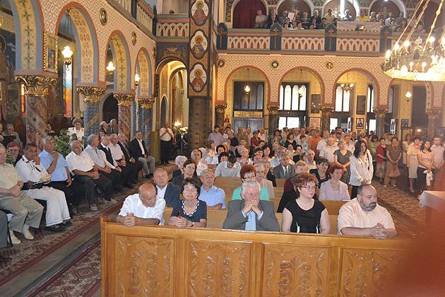 Biserici pline şi a doua zi de Rusalii