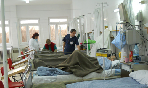 BOTULISM la SATU MARE. Trei persoane DIAGNOSTICATE după ce au consumat CARNE  de porc