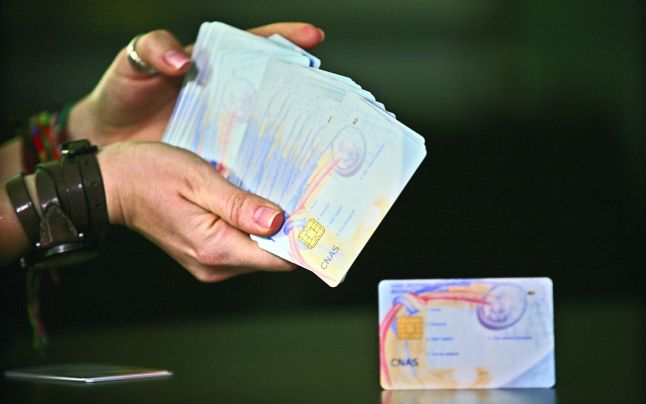 80 de CARDURI DE SĂNĂTATE, depistate la un MEDIC DE FAMILIE. Explicaţia PUERILĂ a acestuia