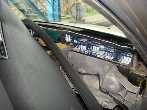 ŢIGĂRI cu nume CIUDATE, confiscate de VAMEŞI la HALMEU