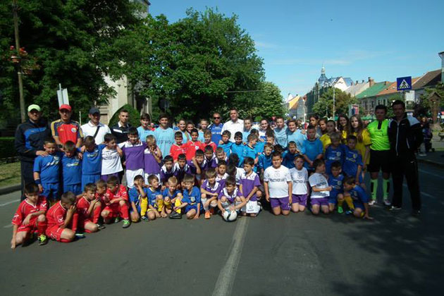 Turneu inedit de minifotbal pe asfalt de Zilele Judeţului