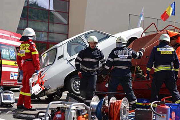 Pompierii sătmăreni, la faza zonală a concursului de descarcerare