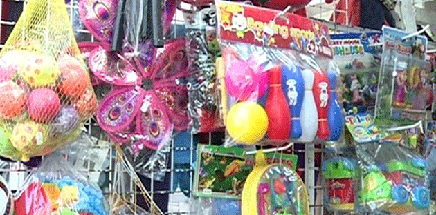 Sute de jucării periculoase, retrase din comerţ