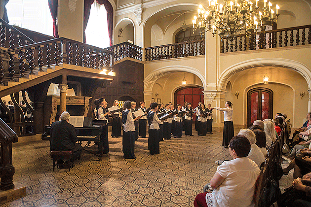 Concert coral  extraordinar la  Castelul Karolyi
