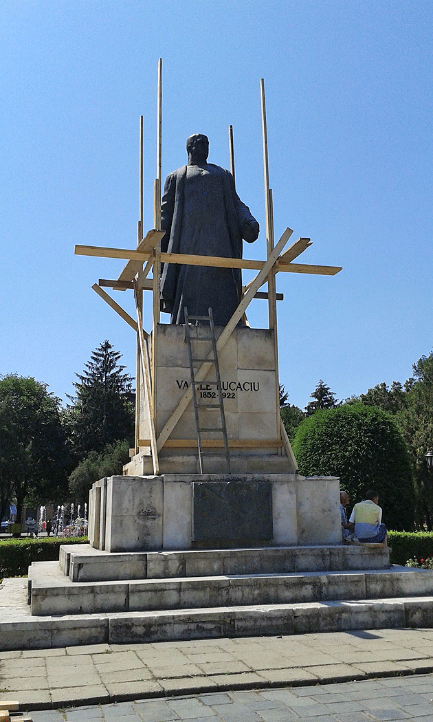 Statuia lui Vasile Lucaciu a intrat în reabilitare