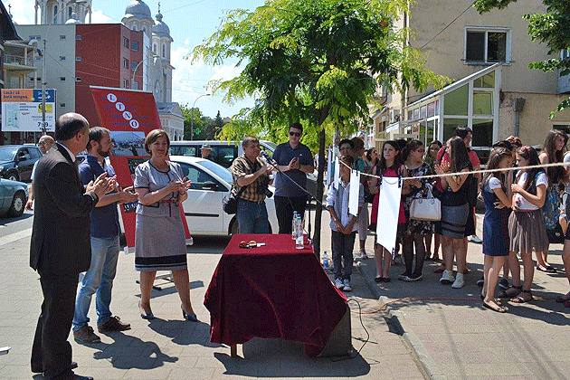 Elevii din Negreşti-Oaş au împânzit oraşul cu fotografii
