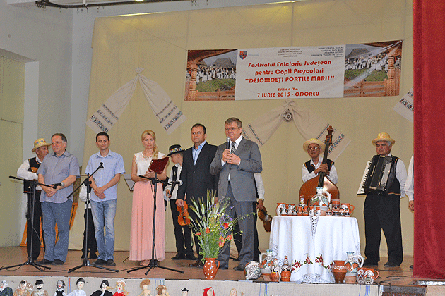 Odoreul, mândru că găzduieşte un festival de folclor pentru preşcolari