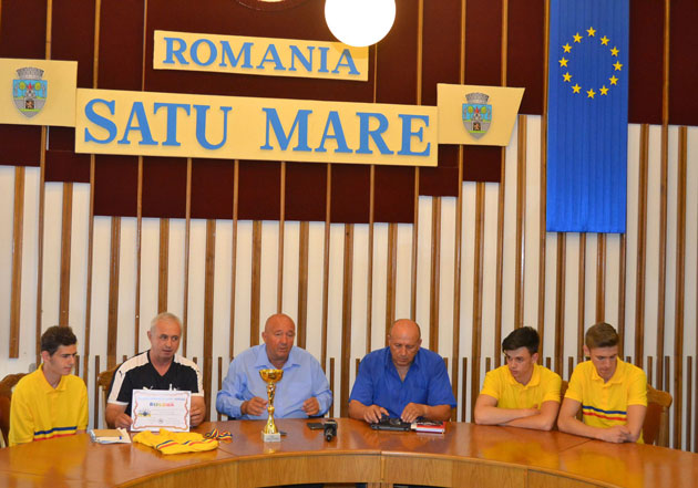 Campionii la popice lăudaţi de primarul Dorel Coica