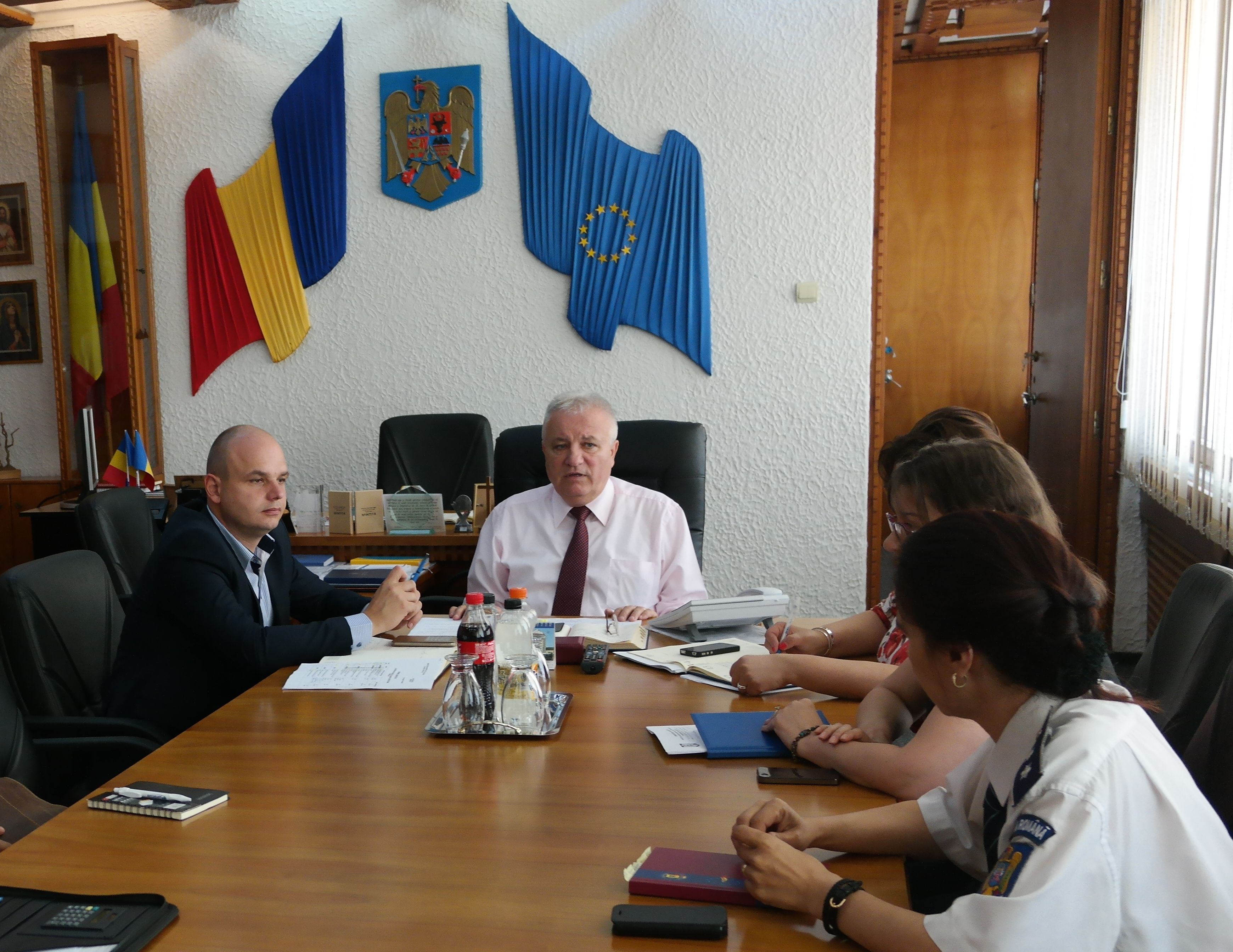 De ce CONSUMĂ tinerii sătmăreni DROGURI?! POLIŢIŞTII dau vina şi pe PĂRINŢI