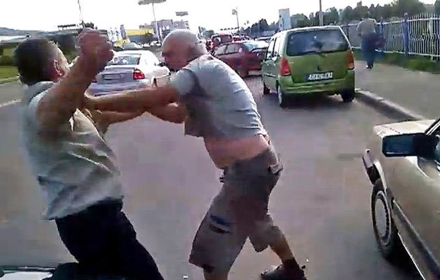 BĂTĂUȘ  de peste 60 DE ANI, băgat la RĂCOARE