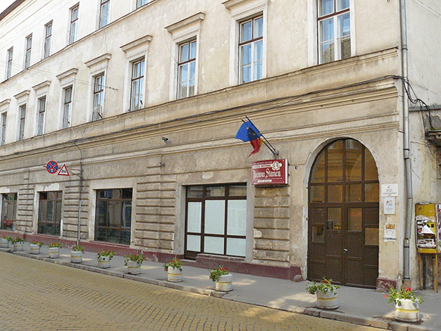 “Stanca susține artistul din tine”