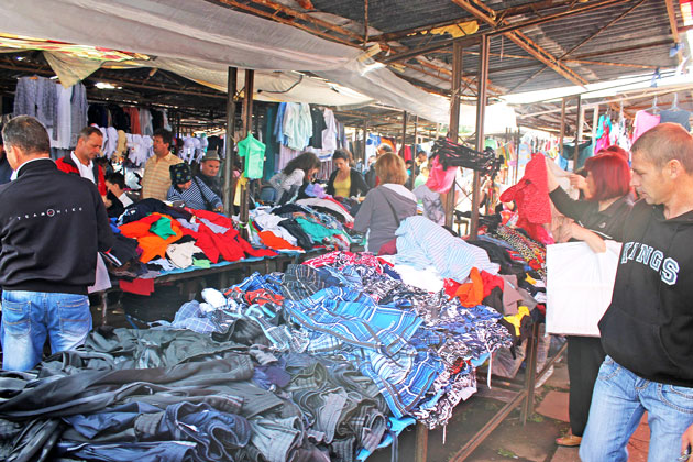 Hainele de vară au trecut cel mai bine ieri în talcioc