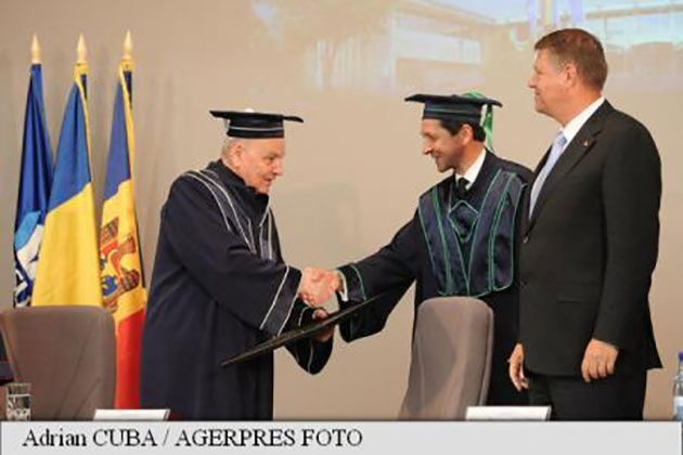 Președintelui Timofti i s-a decernat titlul de Doctor Honoris Causa al Universității Suceava în prezența lui Iohannis