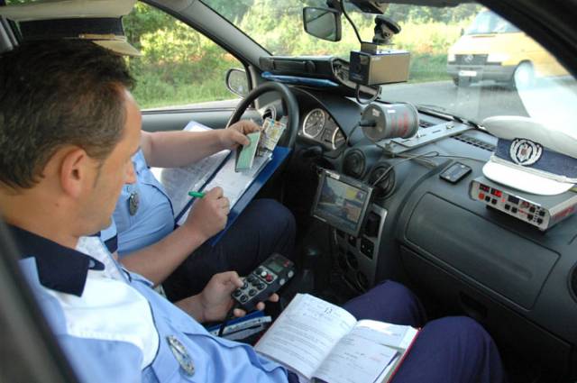 Plouă cu AMENZI pe drumurile publice. Peste 150 de PERSOANE, AMENDATE într-o singură zi