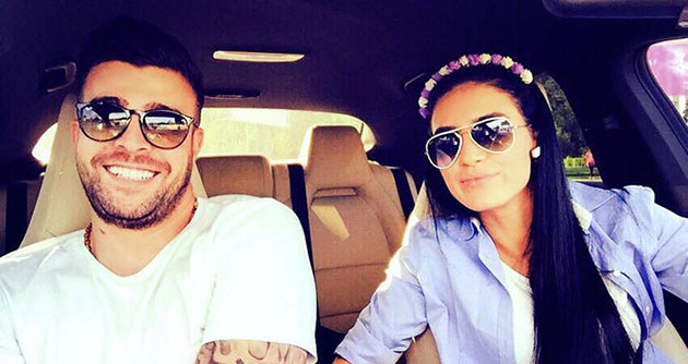 Ce posterior sexy are Adelina Pestritu! Uite cum s-a pozat iubita lui Speak la piscina!