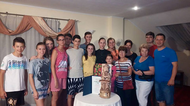 Ansamblul Ceatăra-locul I la Festivalul Internațional de Folclor din Carpați