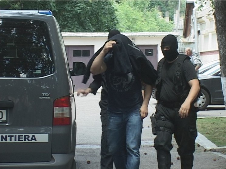 Un URMĂRIT internaţional a încercat să se ASCUNDĂ în SATU MARE