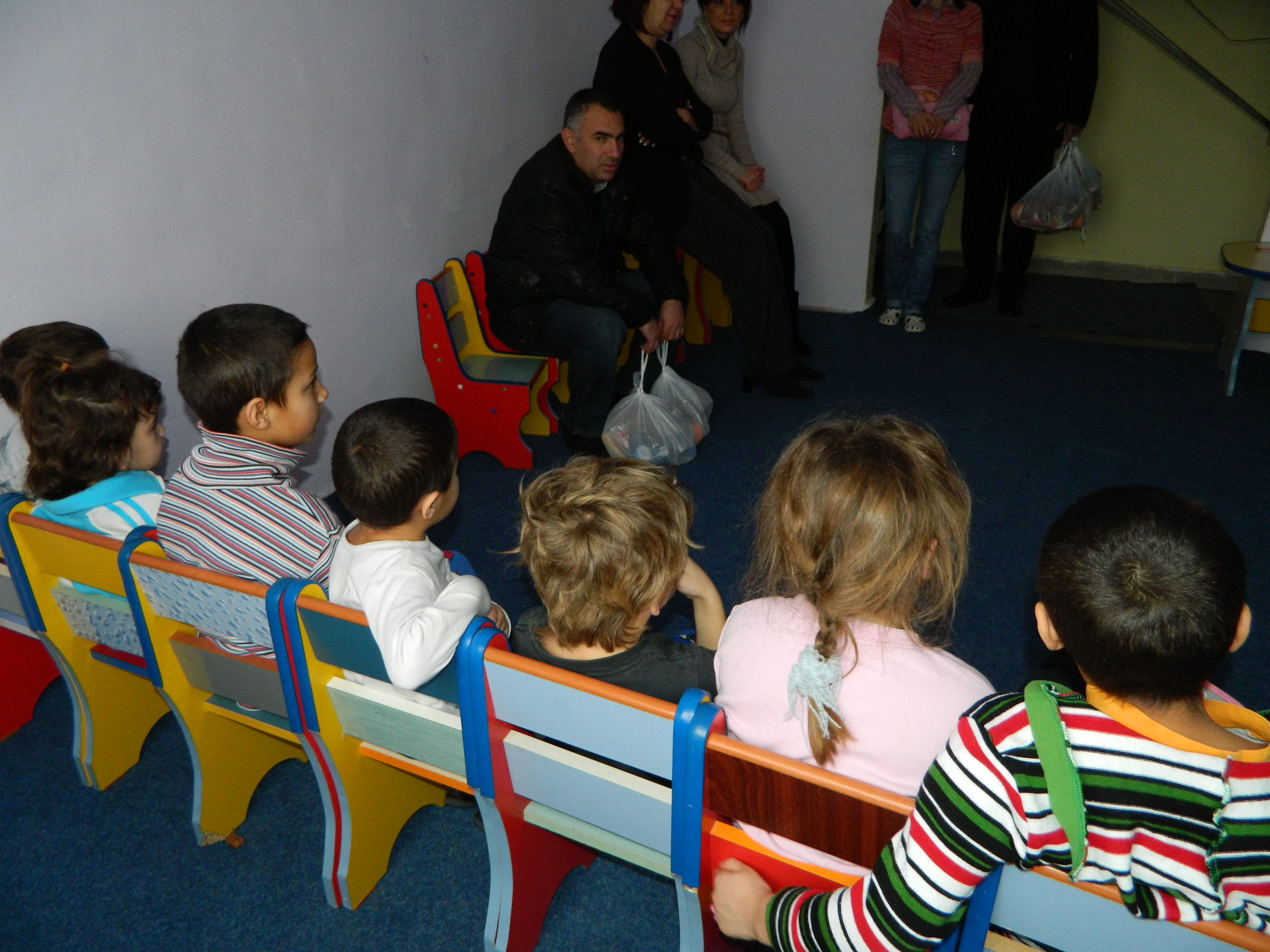 ZECI de familii din judeţ vor să RENUNŢE la copii pentru BANI