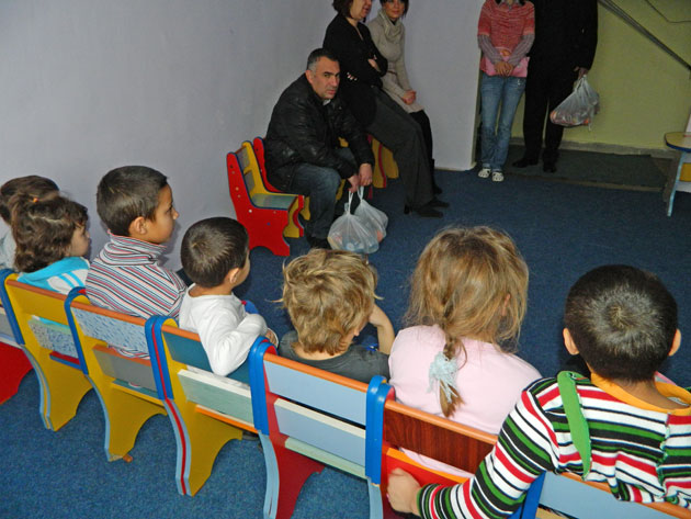 Tot mai mulţi sătmăreni vor să renunţe la copii pentru bani