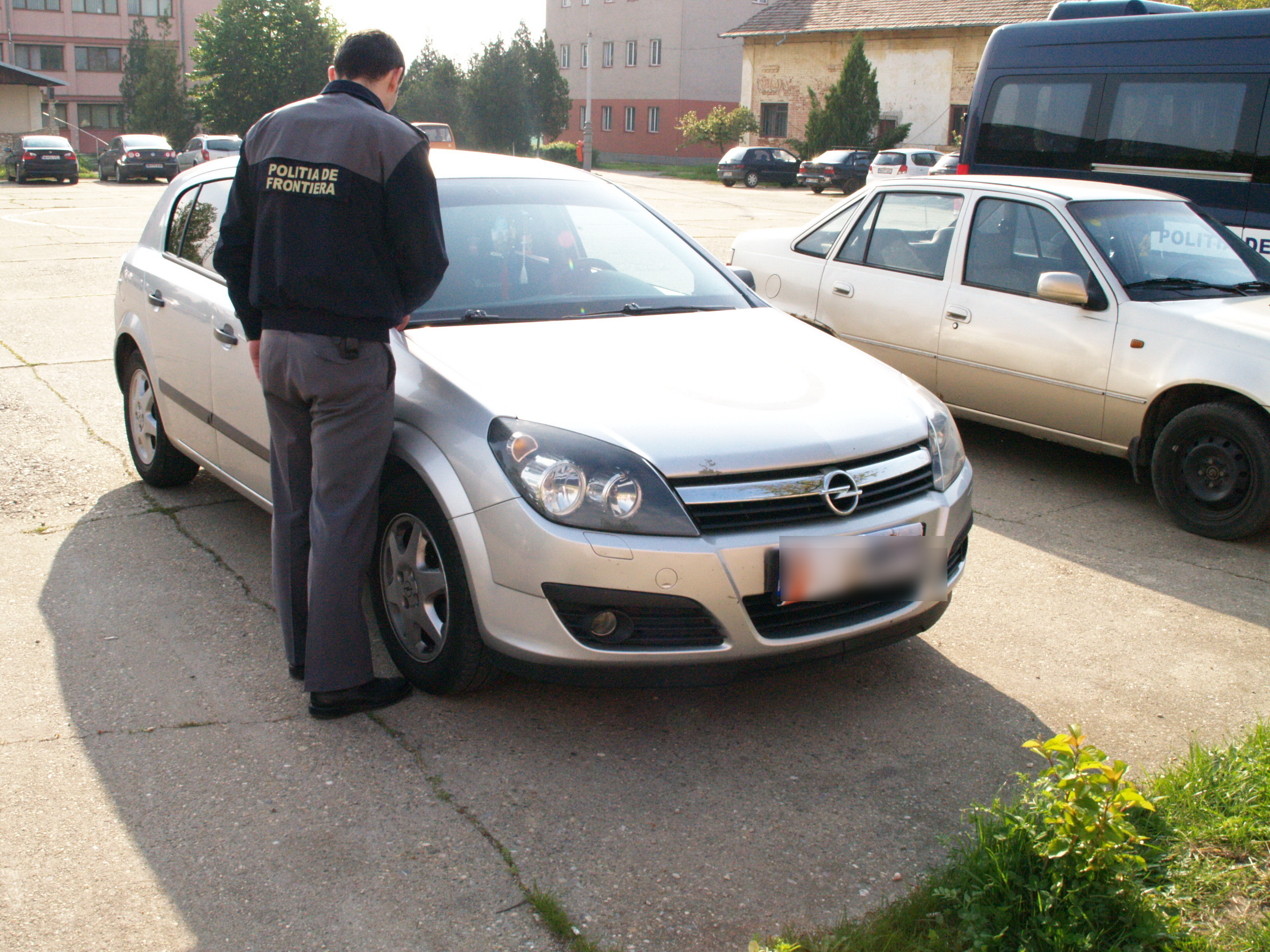 Maşinile FURATE din OCCIDENT, introduse în ţară prin SATU MARE