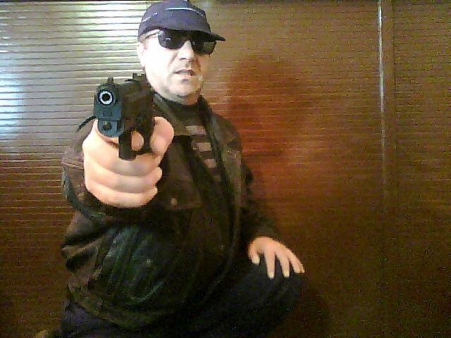 Bătrân PRINS în Satu Mare cu ARMĂ asupra sa. VEZI ce au FĂCUT poliţiştii