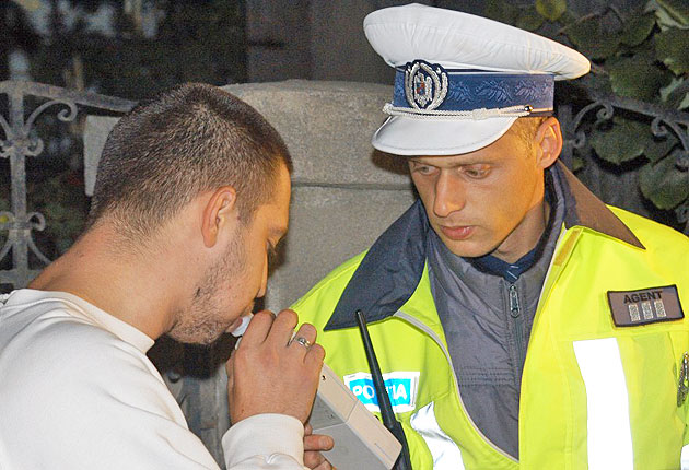 Doi şoferi băuţi depistaţi la volan în Oaş