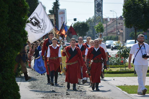 Careiul, invadat de cavaleri şi domniţe