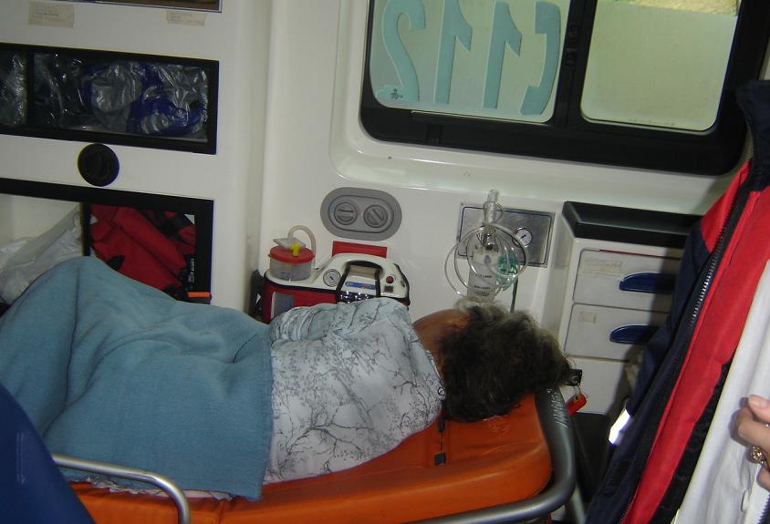 Femeie BĂTUTĂ măr de propriul FIU