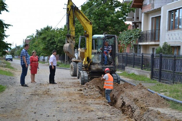 Se lucrează intensiv la rețelele de apă  și canalizare și la uzina de apă
