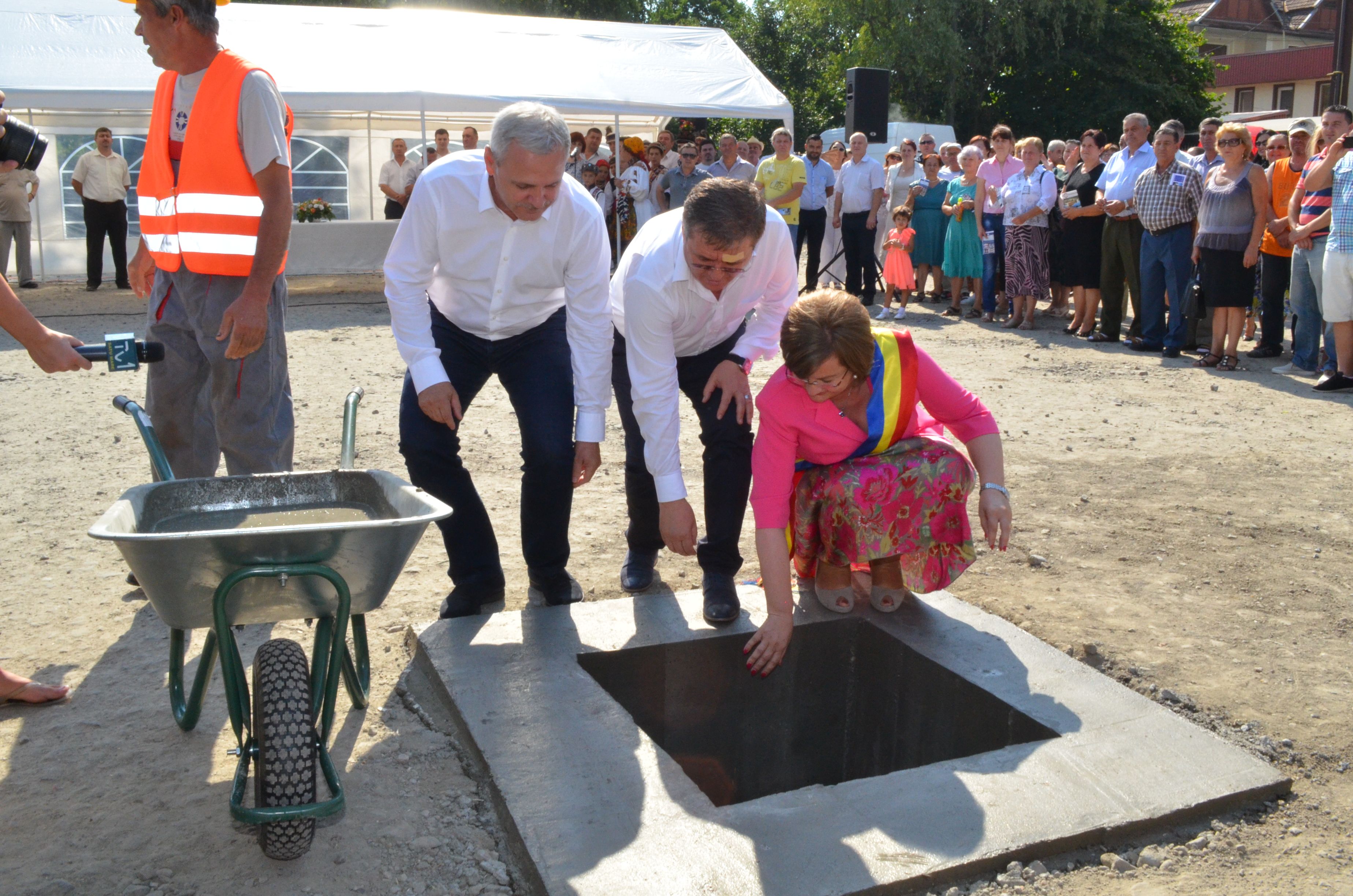 Moment ISTORIC după ANI de AŞTEPTARE în Negreşti-Oaş. Liviu Dragnea a pus piatra de temelie pentru viitorul Centru Multicultural