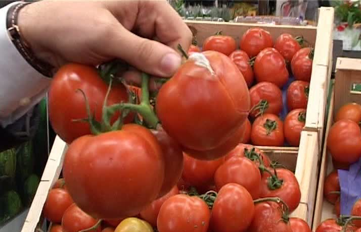 JALE în comerţul cu LEGUME şi FRUCTE. PERICOL pentru SĂNĂTATEA sătmărenilor