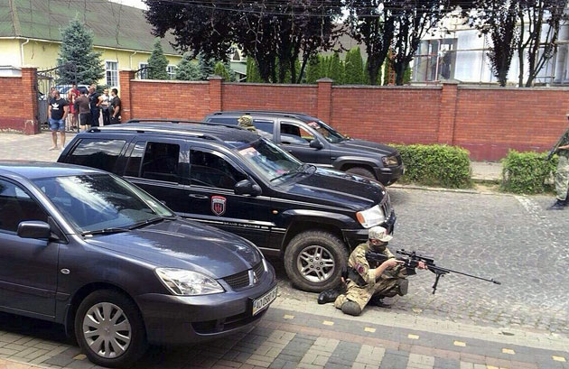 Ultranaţionaliştii Pravîi Sektor, în slujba mafiei ţigărilor ucrainene