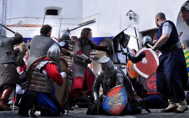 Opt secole de luptă şi credinţă